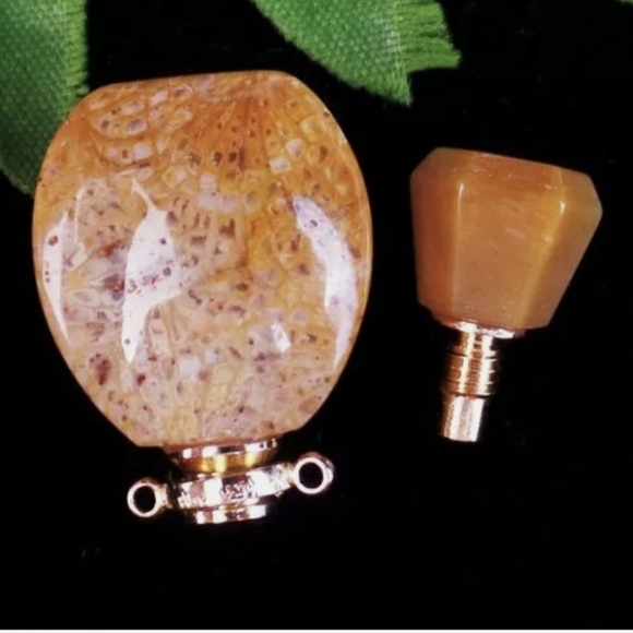 New Chrysanthemum Coral Essential Oils Pendant. - Picture 3 of 3